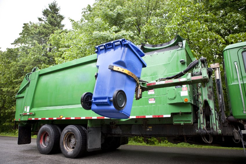 Comment le nouveau système provincial de collecte des boîtes bleues en Ontario prend-il forme et qu’est-ce que cela signifie pour les contenants multicouches?